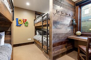 The Timber Lodge 957 7 Bedroom Home by RedAwning