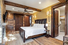 The Timber Lodge 957 7 Bedroom Home by RedAwning