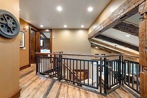 The Timber Lodge 957 7 Bedroom Home by RedAwning