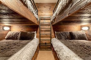 The Timber Lodge 957 7 Bedroom Home by RedAwning