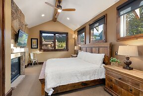 The Timber Lodge 957 7 Bedroom Home by RedAwning