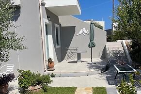 Flat - Sleeps 2 - Parking - Patio