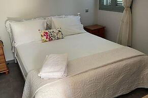 Flat - Sleeps 2 - Parking - Patio