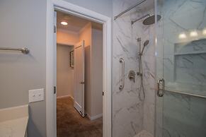 Two-story Condo With Private Deck, Wifi and Courtyard Pool Access