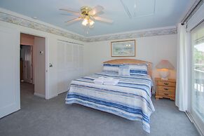 Two-story Condo With Private Deck, Wifi and Courtyard Pool Access