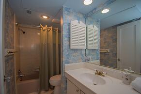 Two-story Condo With Private Deck, Wifi and Courtyard Pool Access