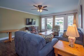 Two-story Condo With Private Deck, Wifi and Courtyard Pool Access