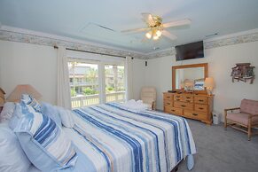 Two-story Condo With Private Deck, Wifi and Courtyard Pool Access