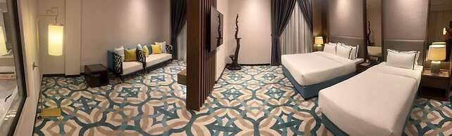 CHRISTEE SUITES HOTEL