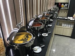 CHRISTEE SUITES HOTEL