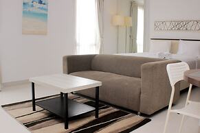 Comfortable And Spacious Studio At Azalea Suites Apartment