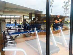 Warm And Cozy Studio At Azalea Suites Apartment