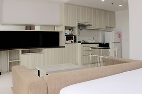 Warm And Cozy Studio At Azalea Suites Apartment