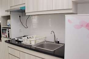 Warm And Cozy Studio At Azalea Suites Apartment