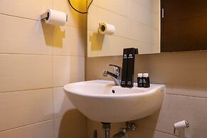 Comfort Studio At Sky Terrace Apartment