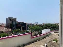 Comfort Studio At Sky Terrace Apartment