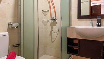 Comfort And Minimalist 2Br At Maple Park Sunter Apartment