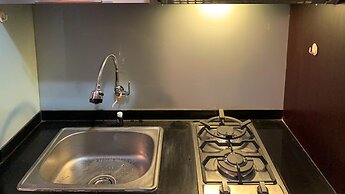 Comfort And Minimalist 2Br At Maple Park Sunter Apartment