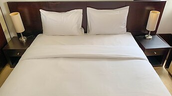 Comfort And Minimalist 2Br At Maple Park Sunter Apartment