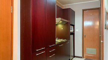 Comfort And Minimalist 2Br At Maple Park Sunter Apartment