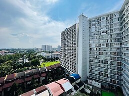 Deluxe Studio Room At Dago Suites Apartment