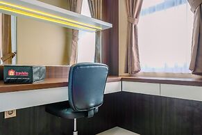 Comfortable And Modern Studio Transpark Cibubur Apartment