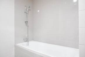 Nice And Comfort 2Br At Pejaten Park Apartment