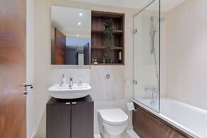 Sophisticated 2 Bed Flat with Balcony in Acton