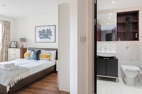Sophisticated 2 Bed Flat with Balcony in Acton