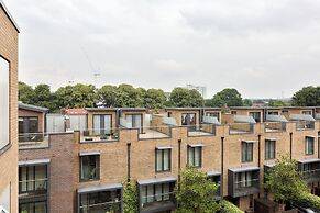 Sophisticated 2 Bed Flat with Balcony in Acton