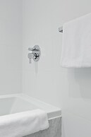 1111 Richards - 1407