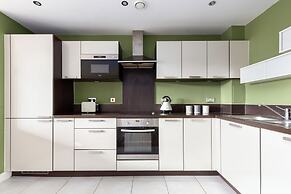 Idyllic 2 Bed Flat with Balcony in Canada Water