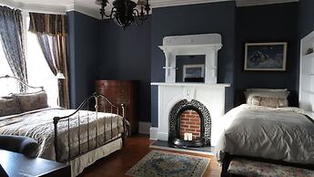 The Roses Heritage Inn