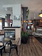 The Roses Heritage Inn