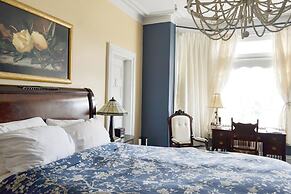 The Roses Heritage Inn
