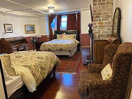 The Roses Heritage Inn