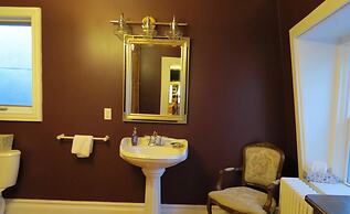 The Roses Heritage Inn