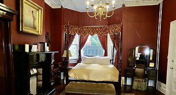 The Roses Heritage Inn