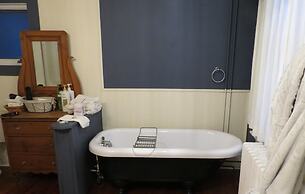 The Roses Heritage Inn