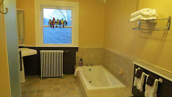 The Roses Heritage Inn