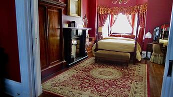 The Roses Heritage Inn