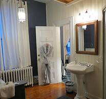 The Roses Heritage Inn