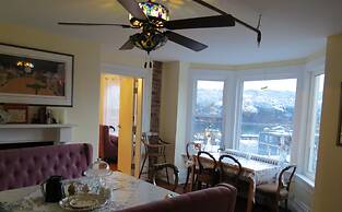 The Roses Heritage Inn