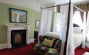 The Roses Heritage Inn