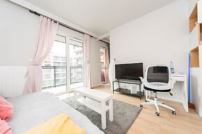 Main Trainstation one bedroom AC p4you