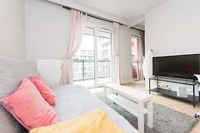 Main Trainstation one bedroom AC p4you