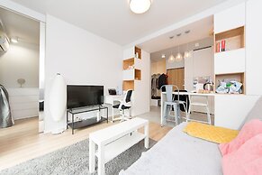 Main Trainstation one bedroom AC p4you