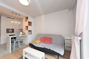 Main Trainstation one bedroom AC p4you