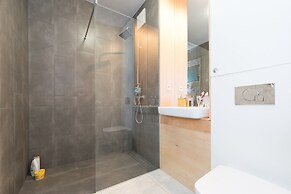 Main Trainstation one bedroom AC p4you