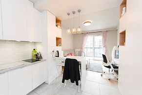 Main Trainstation one bedroom AC p4you